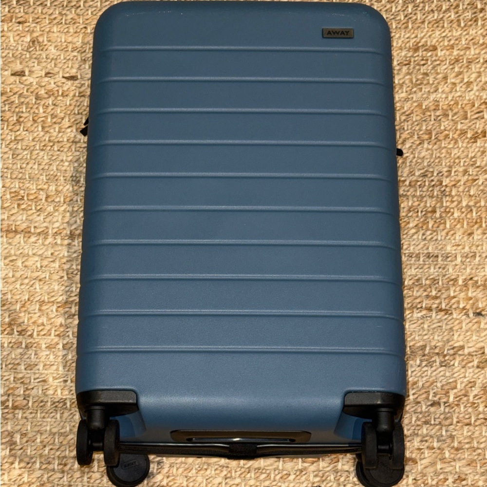 Away, The Bigger Carry-On Flex suitcase